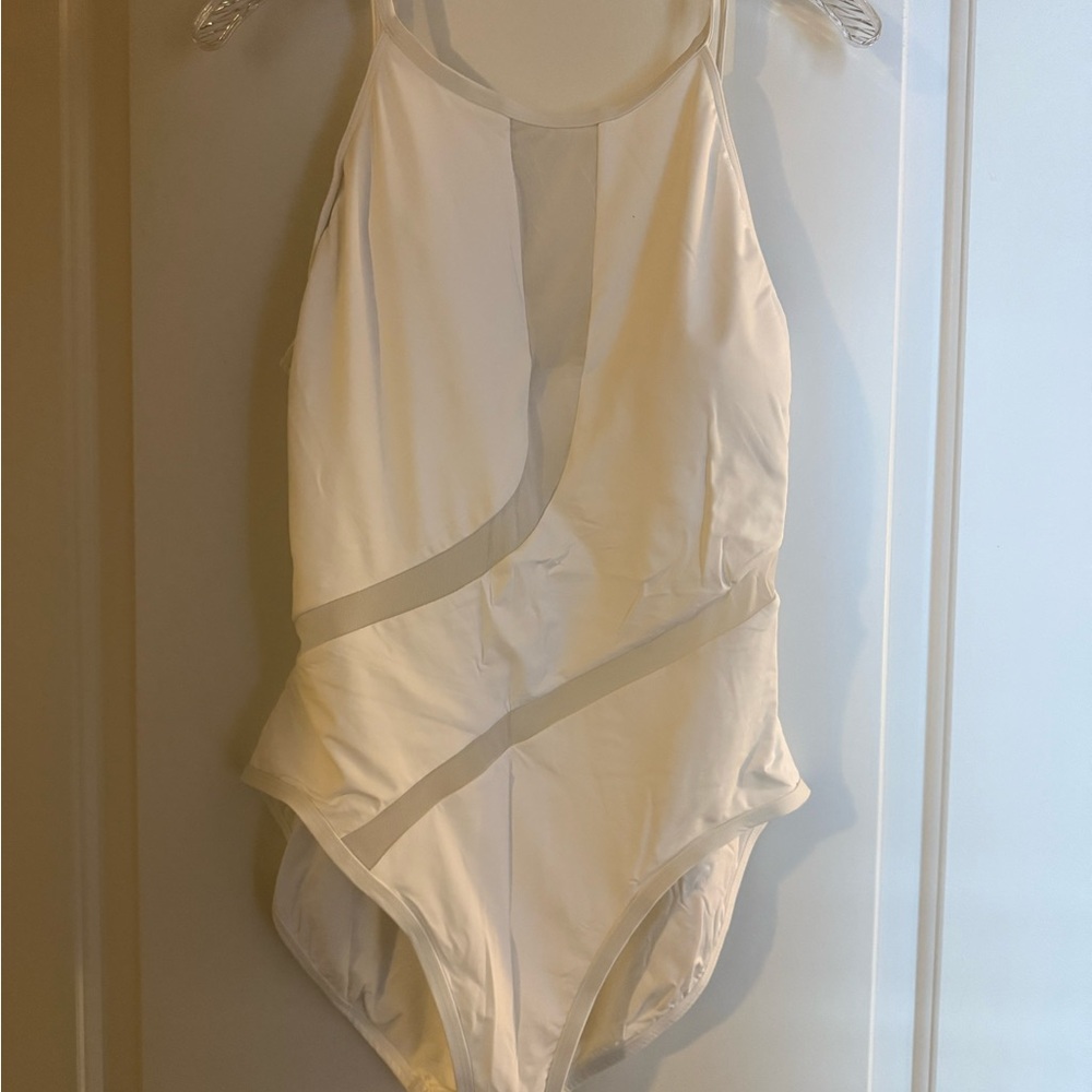 NWT La Blanca White/Mesh One-Piece Swimsuit in Size 16